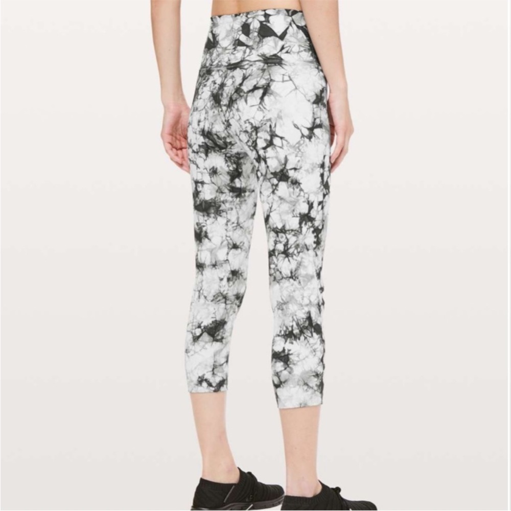 Lululemon Wunder Under Crop Hi-Rise *Full-On Luxtreme Dual Shibori 21" Size 10 - Picture 5 of 13